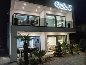 Villa S